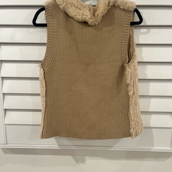 Revue Rabbit Fur Vest beautiful beige tan color perfect for spring - Picture 4 of 5